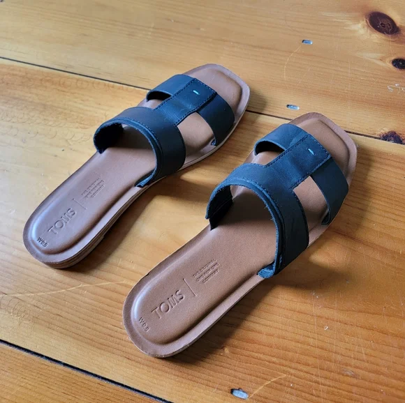 Toms Black & Tan Women's Sandals - Picture 3 of 6